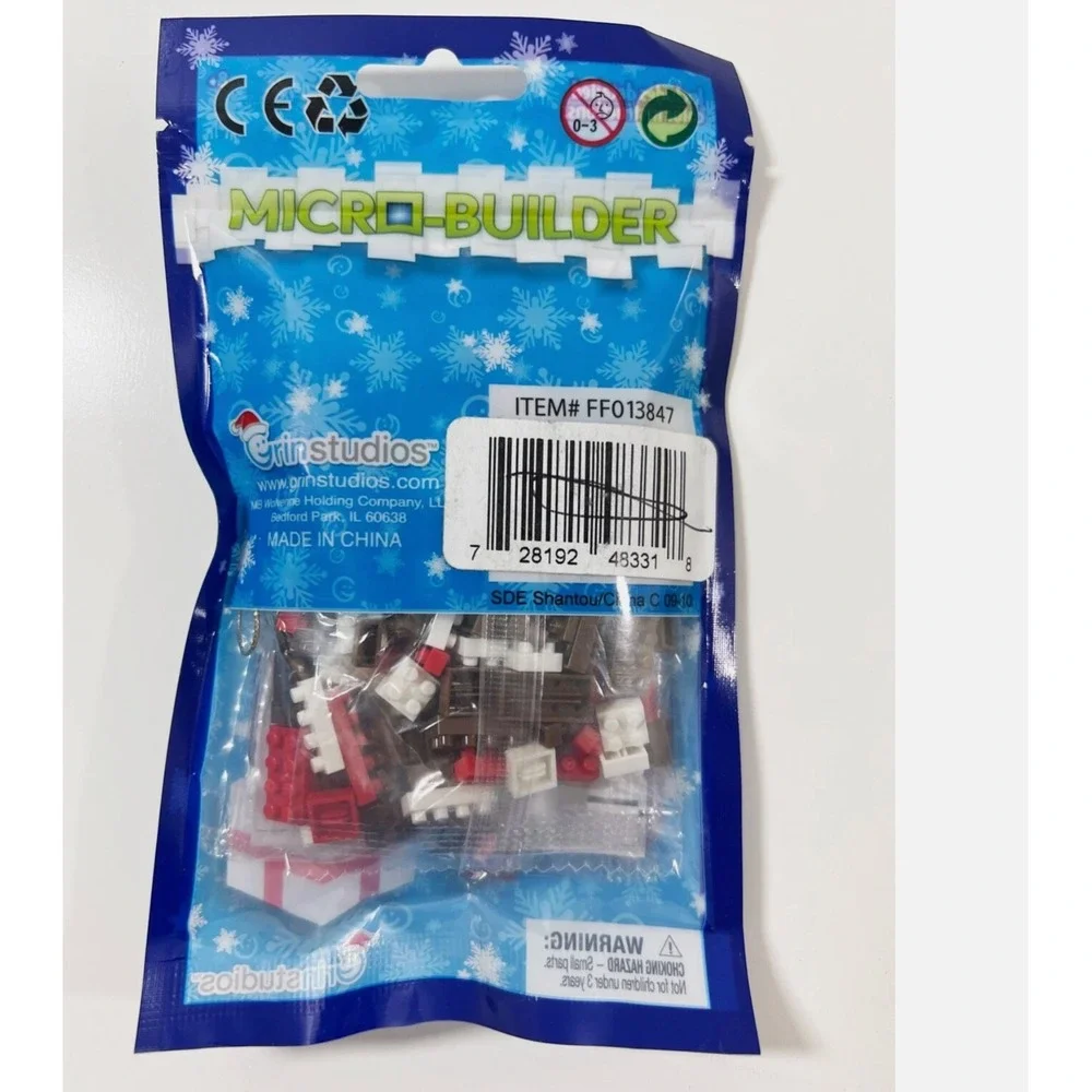Micro Builder Bear and Gift Christmas‎ Holiday Building Blocks 135 Pieces